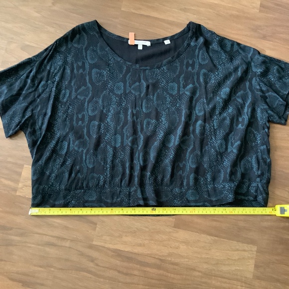 Bella Luxx Los Angeles short sleeves Tshirt blouse - Picture 7 of 8